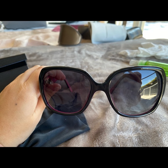 Authentic Dior sunglasses - new condition. - Picture 6 of 6